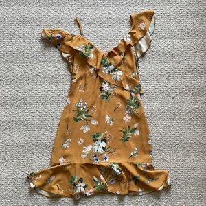 Floral short dress with asymmetric shoulder detail